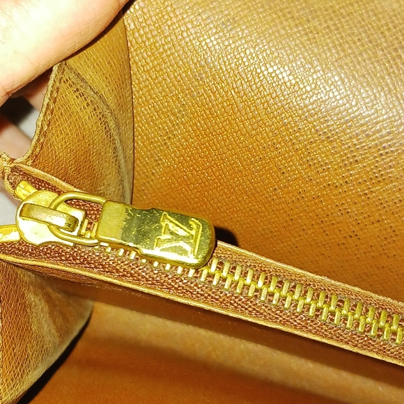 Vintage Louis Vuitton Wallet - Picture 10 of 15